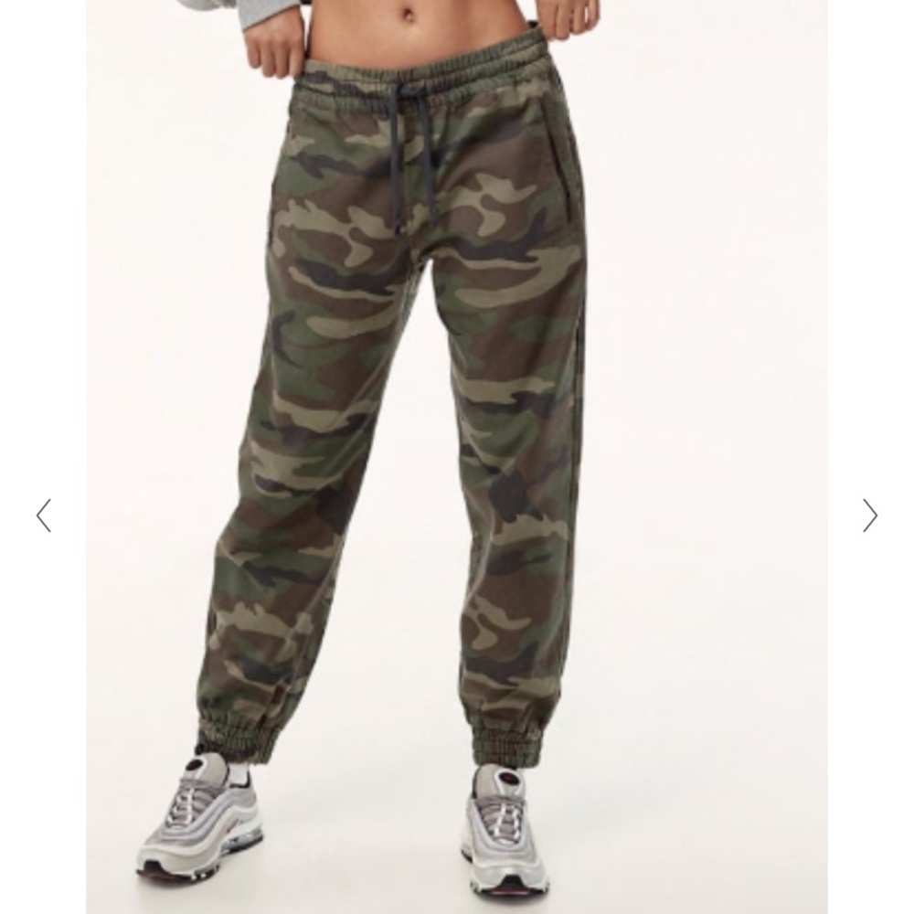 aritzia camo jogger pant